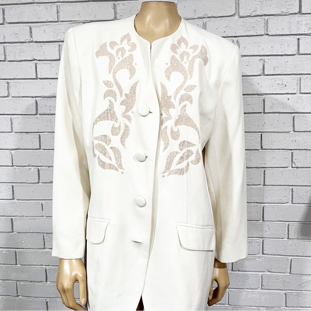 J.P Fall Elegant White‎ Women's Jacket with Embroidered Design